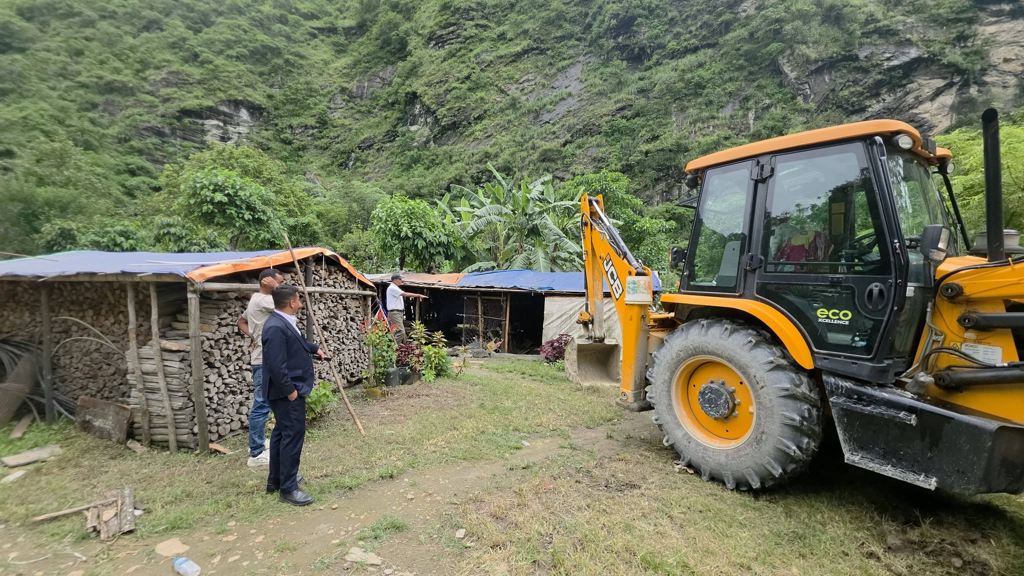 रघुगङ्गाको राहुपारे अस्थायी वस्ती डोजर लगाएर हटाइयो